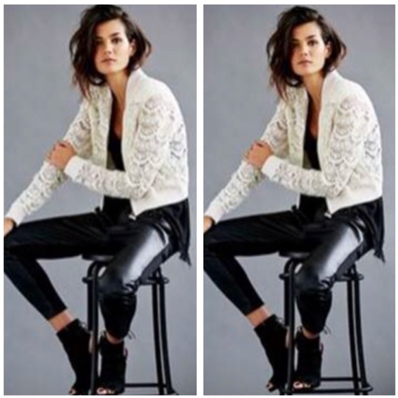 Free People Jackets & Blazers - FREE PEOPLE LACE JACKET cropped Off white CROCHET